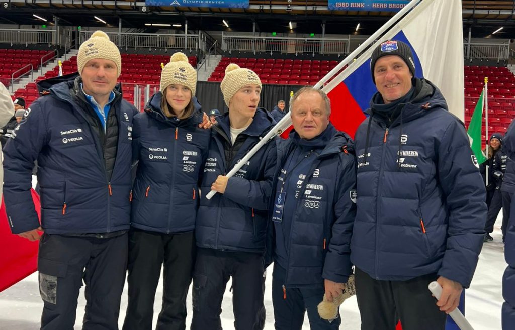 Slovenské duo skokanov na lyžiach začína juniorské majstrovstvá sveta v Lake Placid